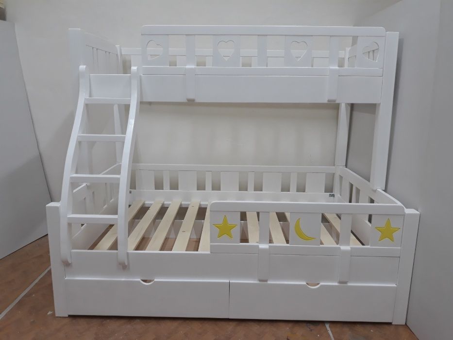 TRANSPORT GRATUIT.Pat etajat din lemn masiv cod 3212