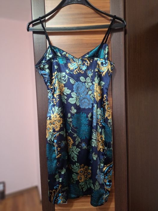 Дрехи на Guess, Zara, LOUCHE