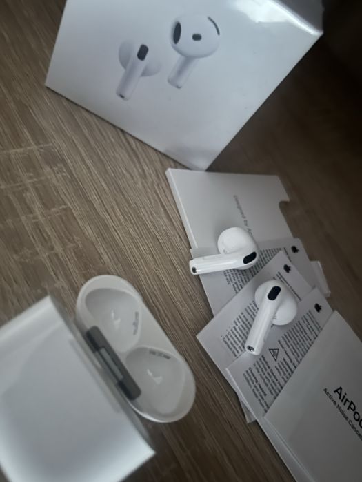 AirPods 4 Noi/Sigilate