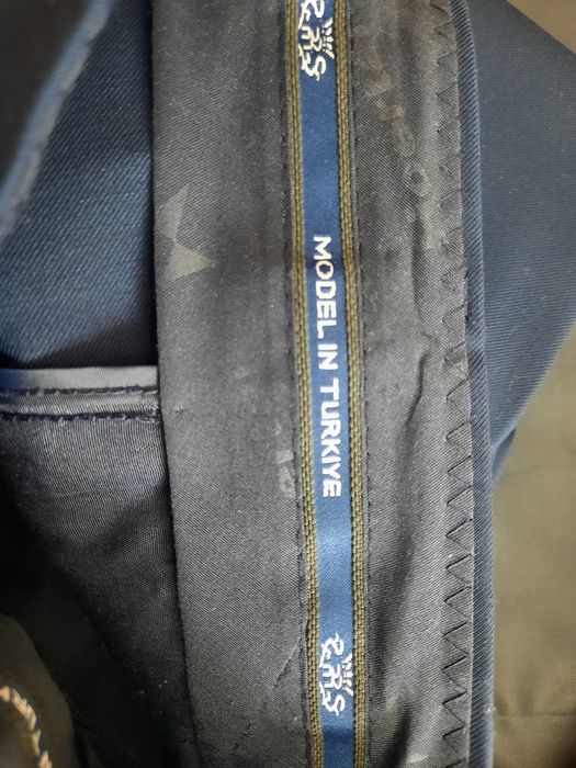 Продам школьный костюм