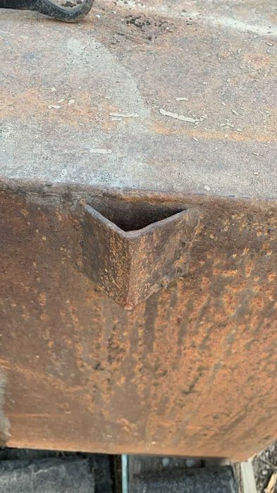 ПРОДАМ железную емкость 2 м3