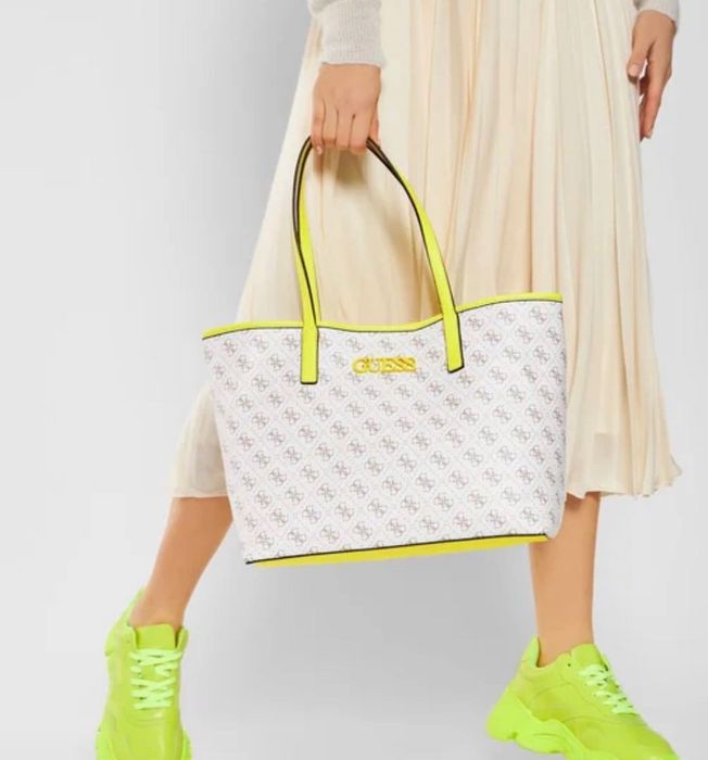 Нова оригинална чанта Guess