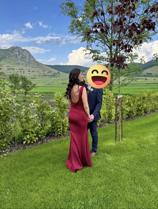 Vand rochie de ocazie model deosebit marimea 38