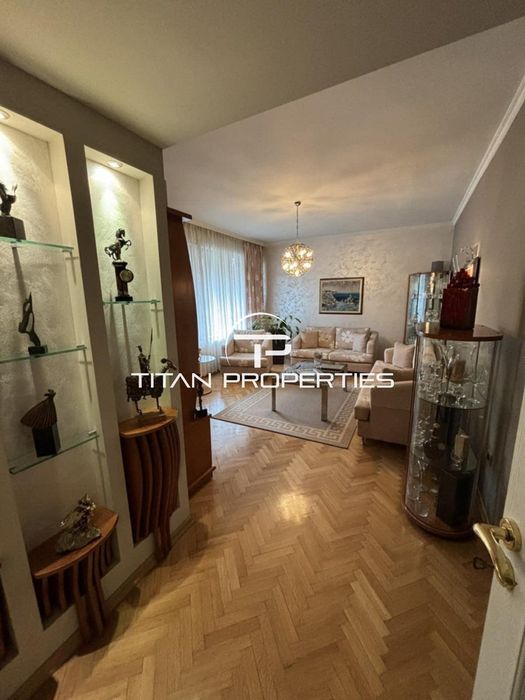 Продава се Четиристаен апартамент в Бургас, Център - 120 кв.м за 2667 €/кв.м - Снимка #8