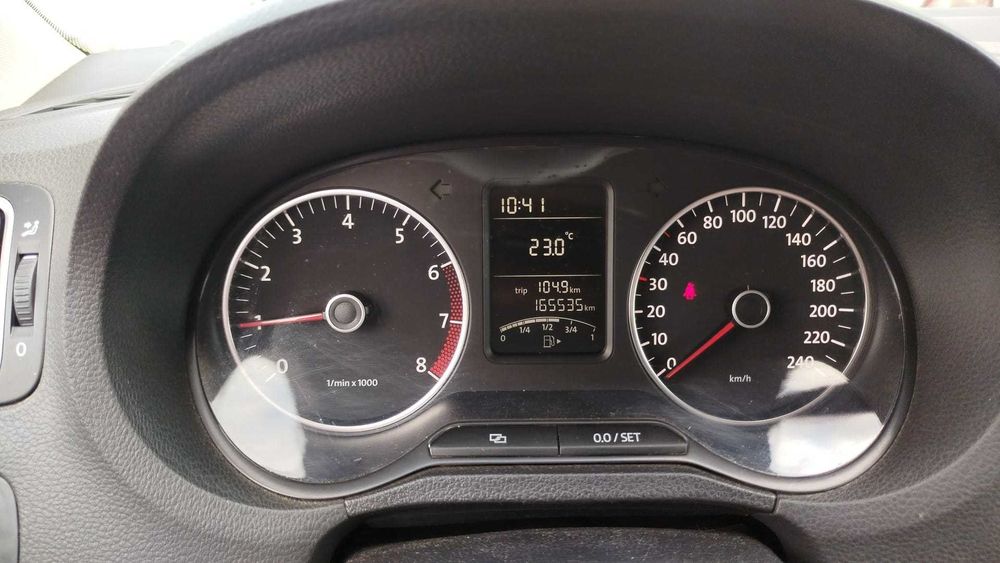 VOLKSWAGEN Polo 2011
