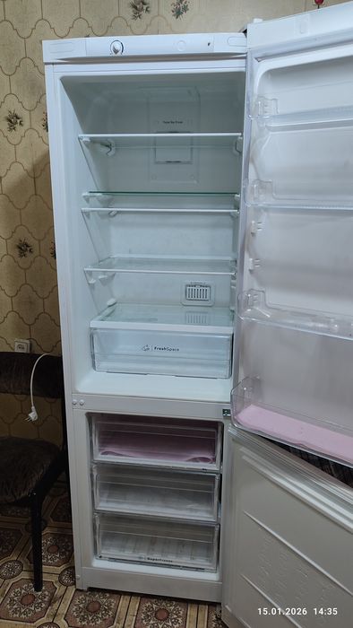 Продается двухкамерный холодильник INDESIT