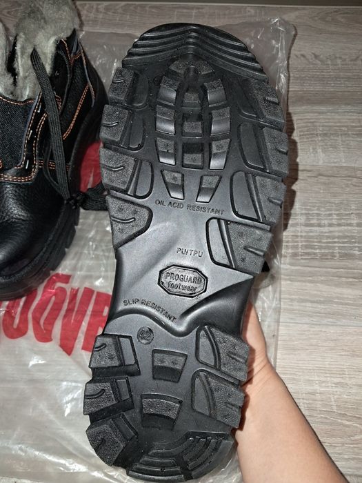 Продам зимние новые рабочие ботинки