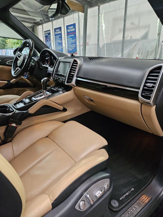 Porsche Cayenne 2017 262 cai Euro 6