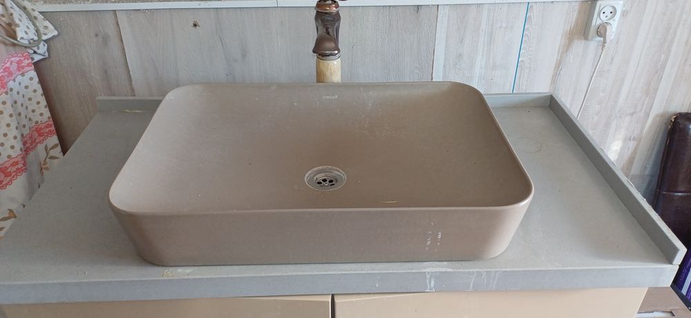 Умывальник в комплекте