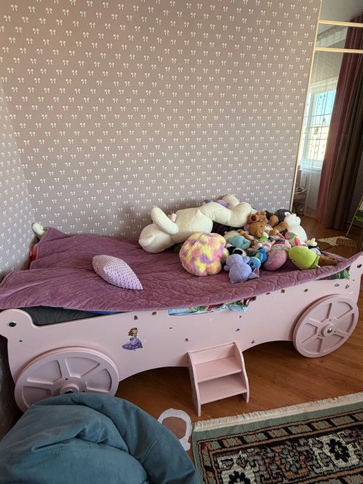 Детская кровать с матрасом