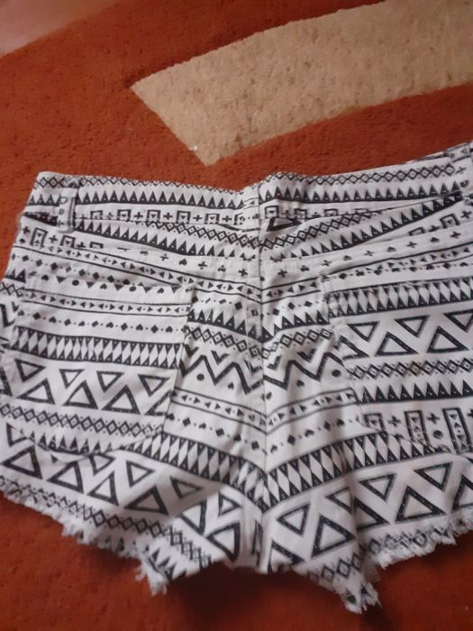 Pantaloni  scurți nr38