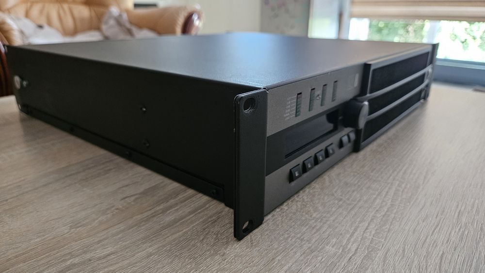 Vand amplificator L-ACOUSTICS LA8, in stare perecta. Ocazie unica!!!