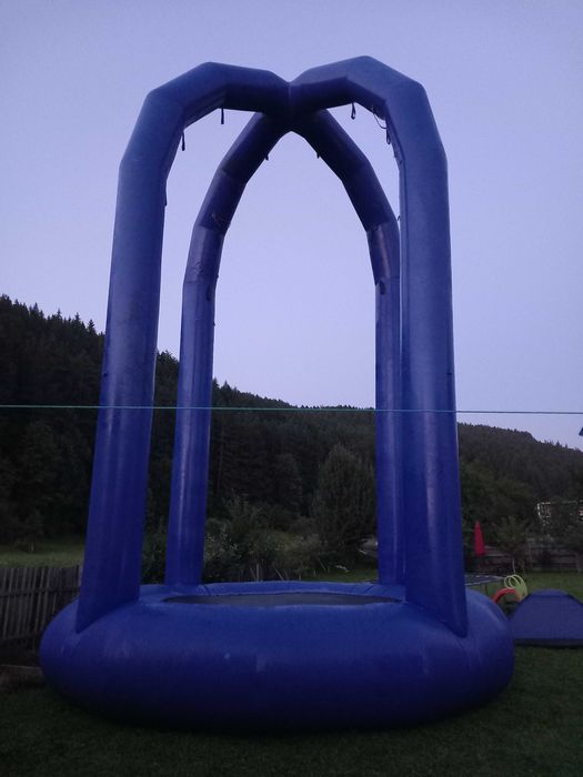 Trambulina elastică bungee jumping