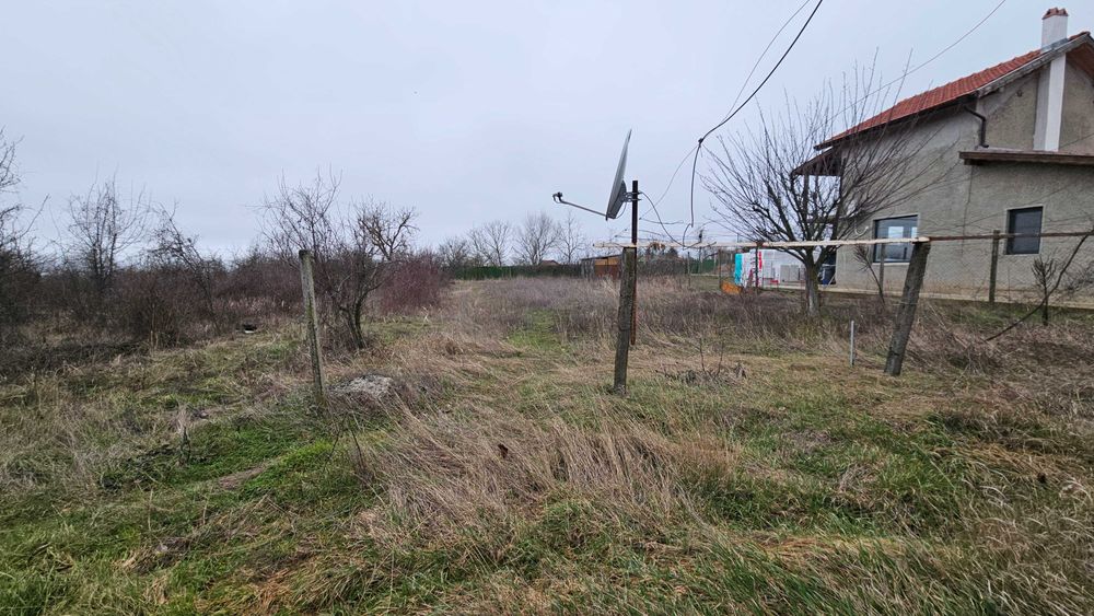 571-Продава се дворно място в местността "Обзор"!