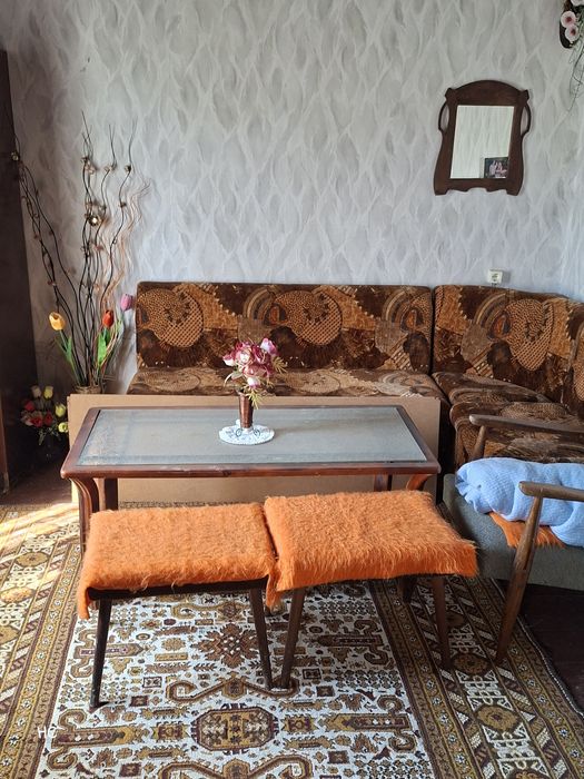 Продавам  двуетажна къща