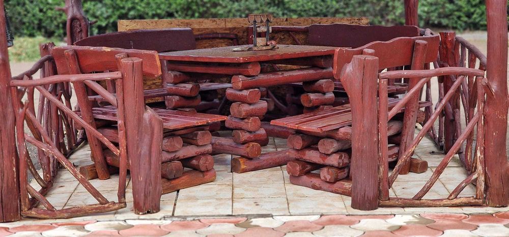 Foisor rustic din lemn masiv.