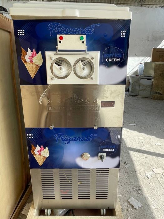 Frezer muzqaymoq aparat.