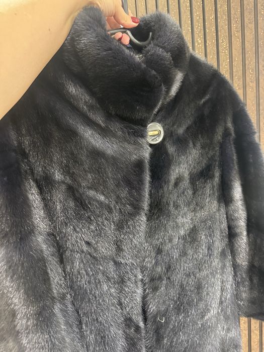 Продам шубу темно синего цвета