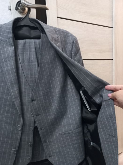 Костюм мужской тройка