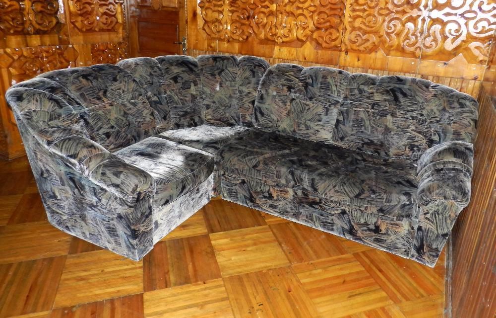 Продам угловой диван+кресло.