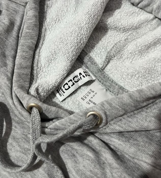 серая кофта H&M