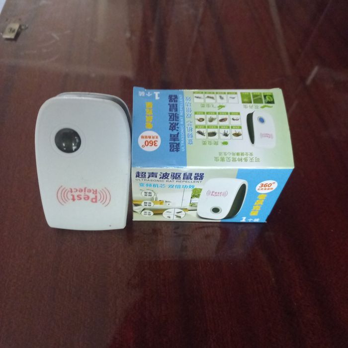 Отпугиватель комаров,тараканов и крыс ,мышей.