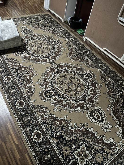 Продается БУ ковёр 200 на 500