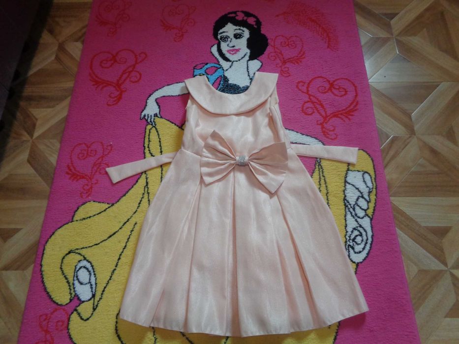 Vand rochie de ocazie fetita 4.