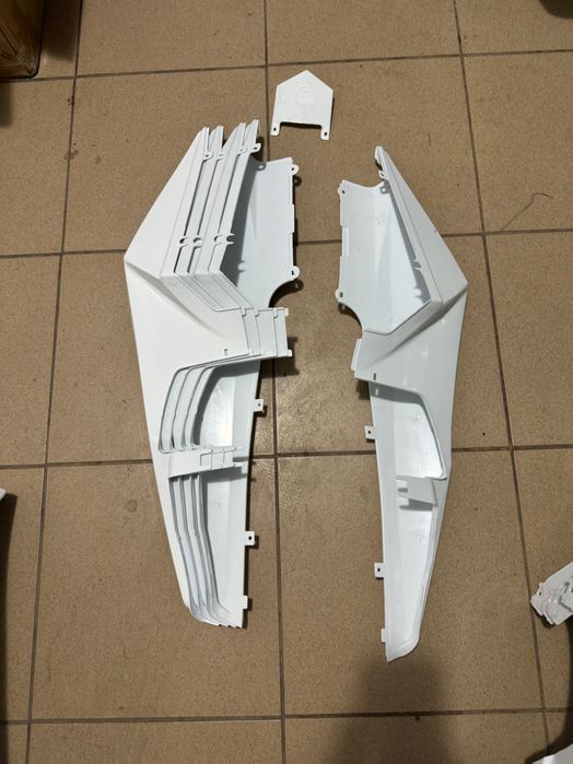 Vând carene yamaha yzf r125 2008-2022