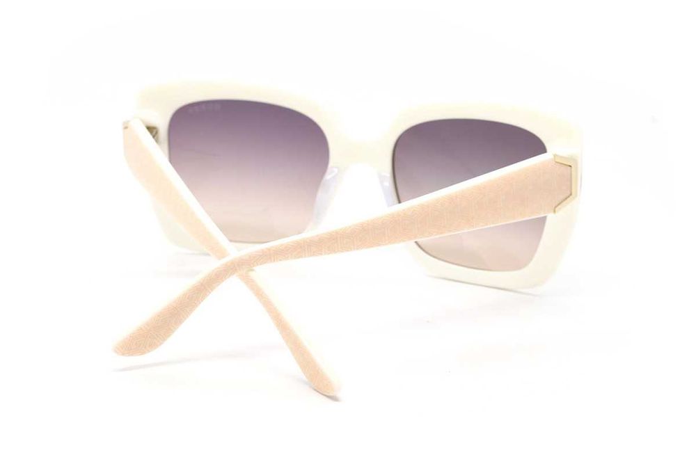 Оригинални дамски слънчеви очила Guess -71%