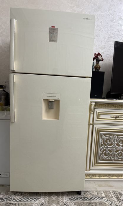Холодильник Samsung