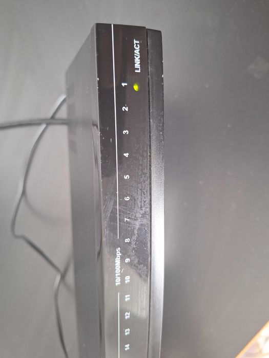 Qubs QA20X16E 16-Port 10/100 Mbps Fast Ethernet Switch