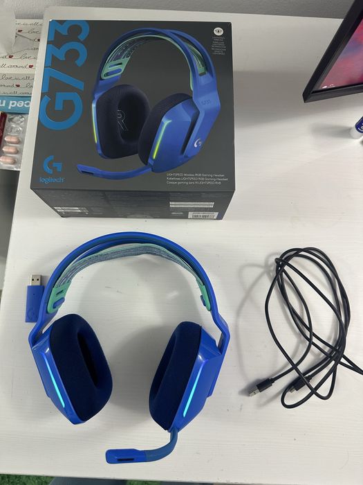 vand casti logitech g733