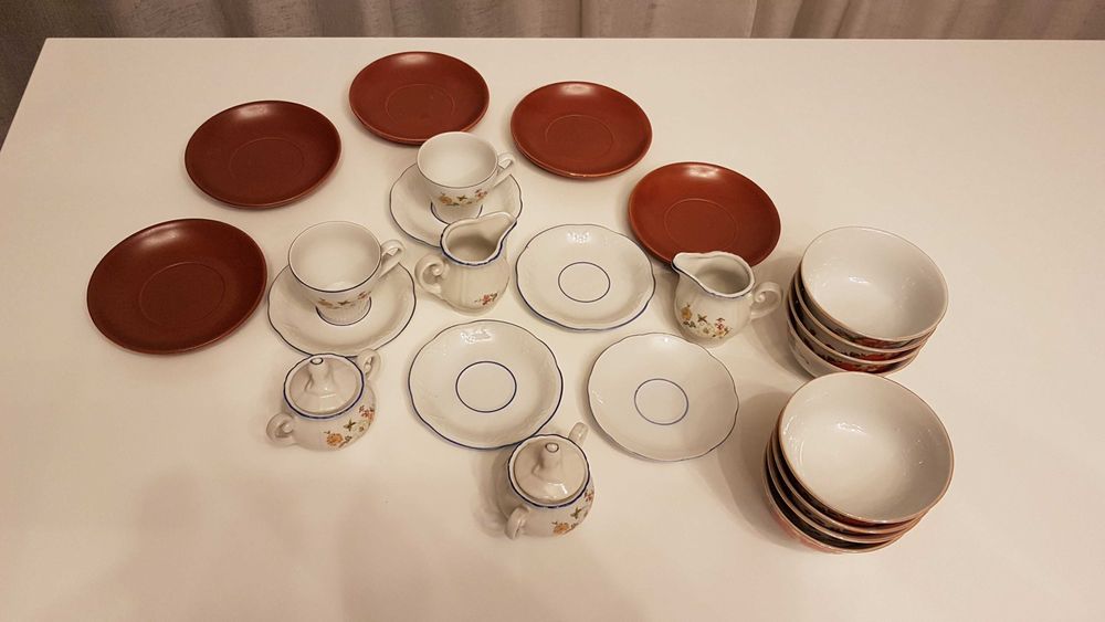 Тарелки, кружки, посуда разная