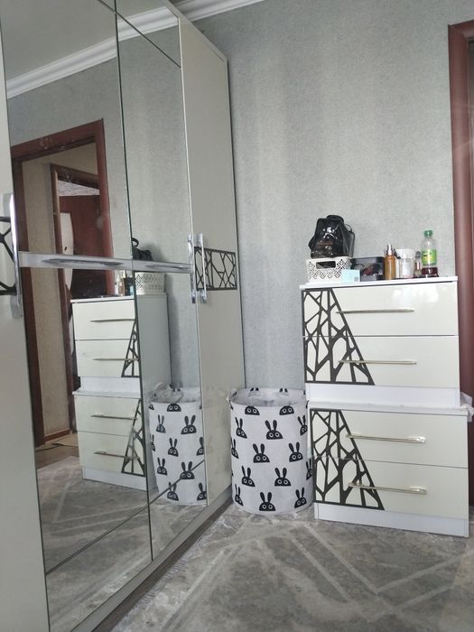 Спальный гарнитур большой.
