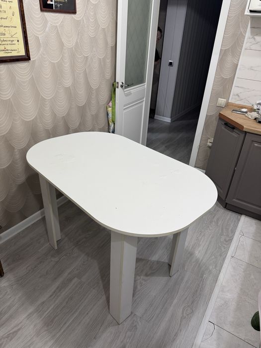 стол кухонный и стулья