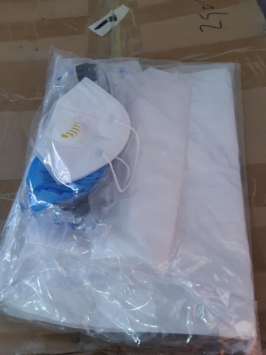 Комбинезон для работ. В комплекте очки ,маска,перчатки