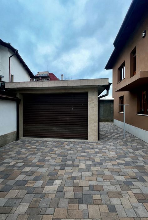 Паркомясто за Мотори