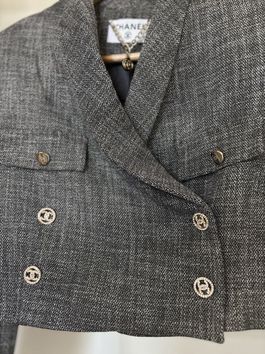 Наличен дамски костюм