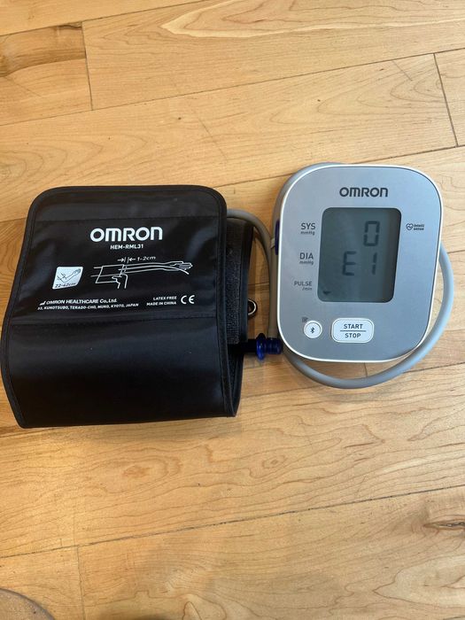 Апарат за измерване на кръвното налягане Omron HEM-7144T2 & Omron HEM-RML31 Универсален размер маншет за апарат за кръвно налягане 22 - 42 см
