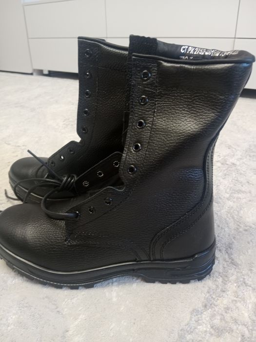 Продам ботинки..