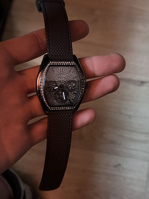 Оргинален часовник на guess