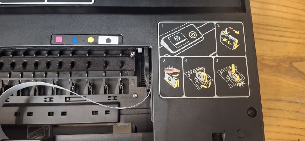 Принтер HP deskjet 5525