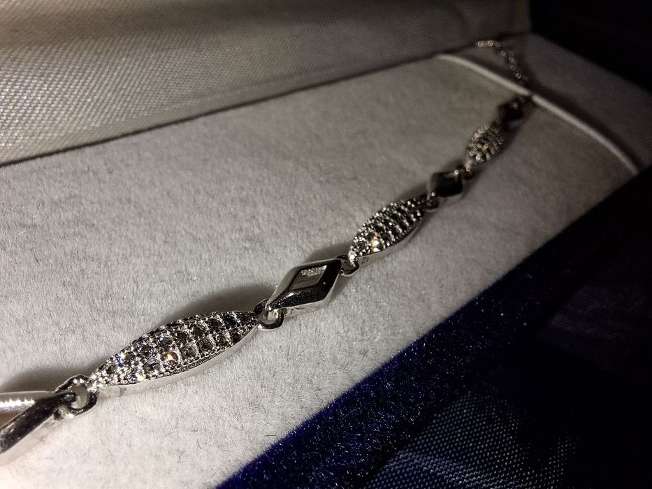 Прекрасна Сребърна Гривна