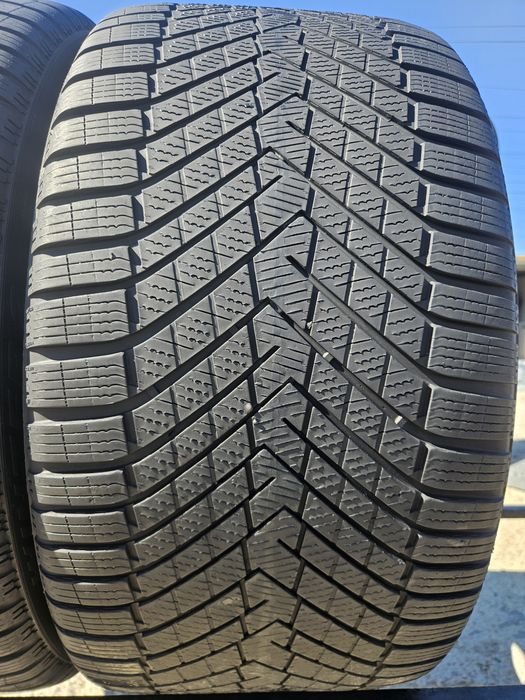 Vând 2 anvelope iarna 315/35/22 315/35r22 PIRELLI