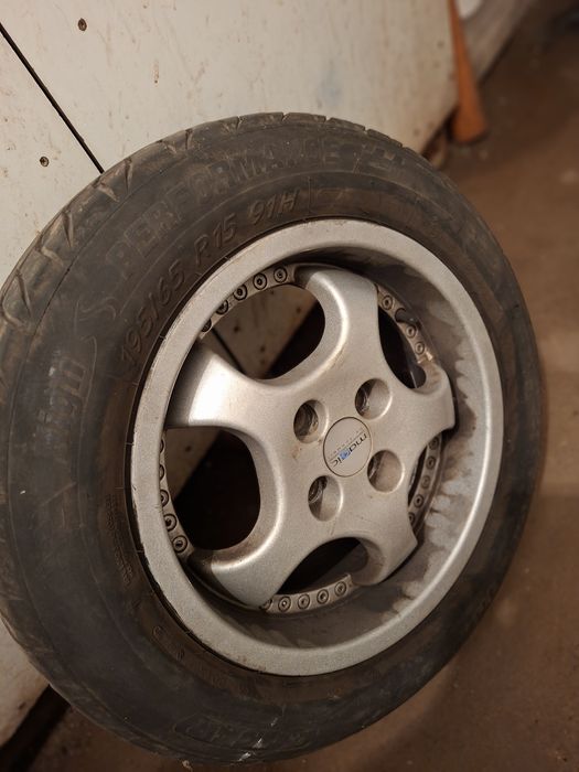 Vând cauciucuri de vara logan