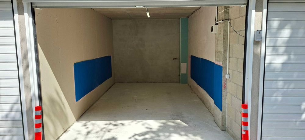 Дава се под наем Гараж / Паркомясто в Варна, Лятно кино Тракия - 15 кв.м за 178.5 € - Снимка #1