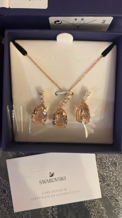 Комплект от swarovski