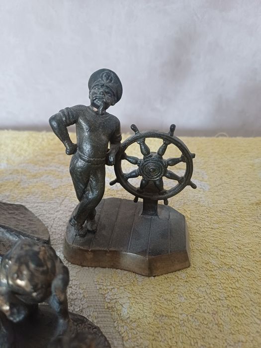 Продам статуэтки.