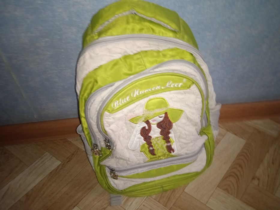 ПРОДАМ ДЕТСКИЙ РЮКЗАК для девочек школьный ! Зелёный. Б/у. С рисунком.